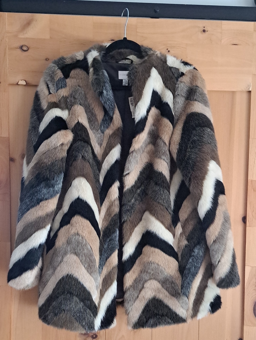 Amuse Society Chevron Faux Fur Teddy Jacket in Brown, Black & Cream.  Large BNWT